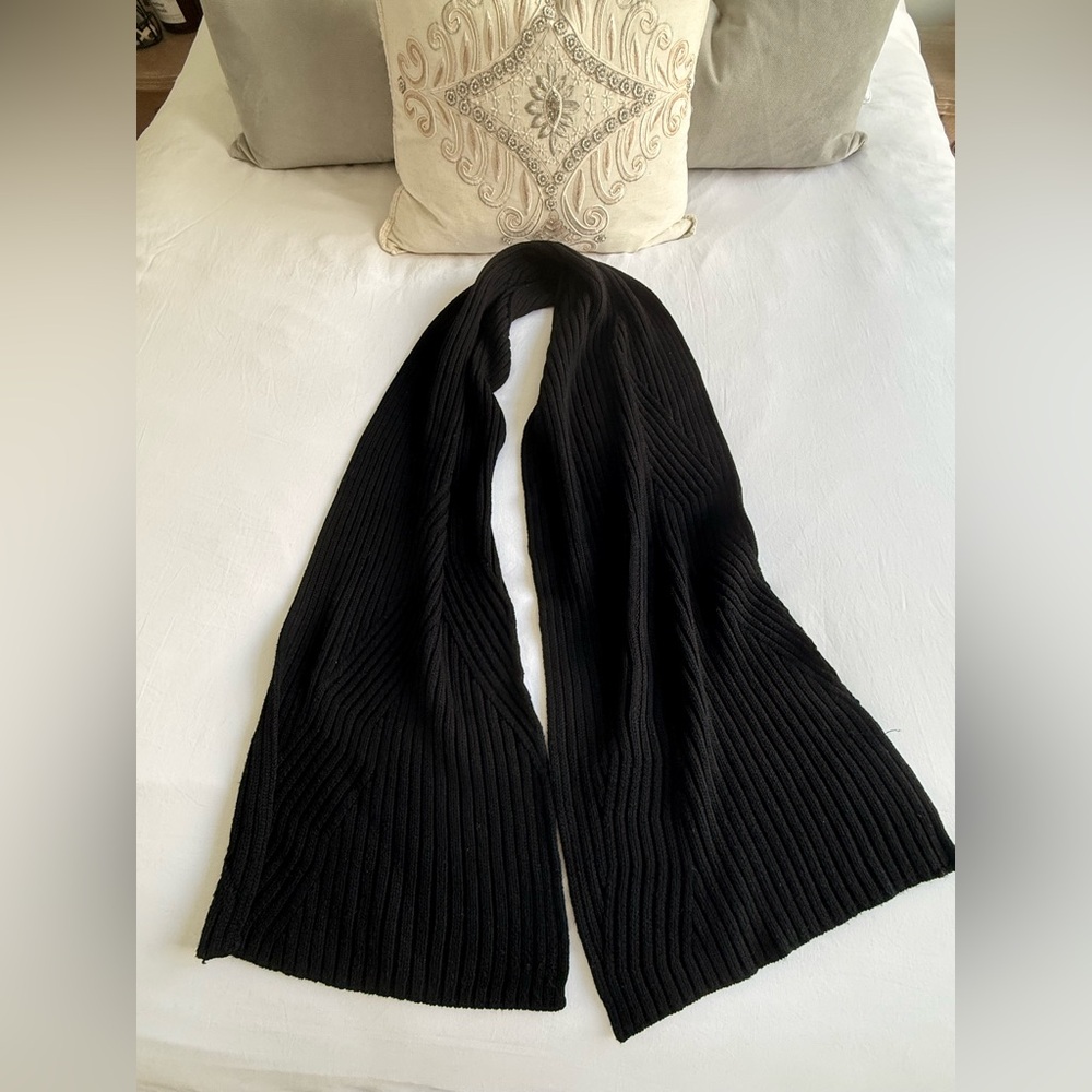 Black Ribbed Knit Scarf